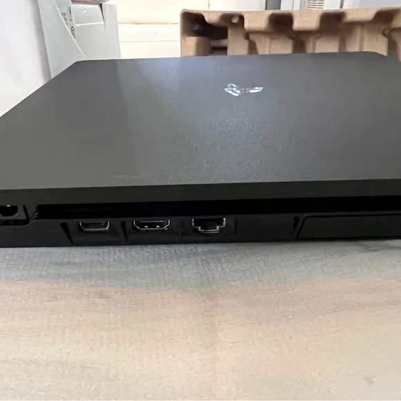 PS4 console slim 1TB